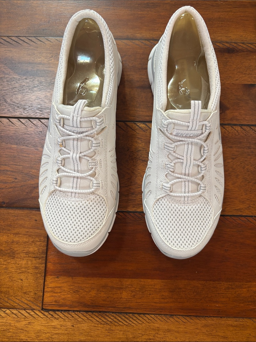 Skechers Comfort Knit slip on Walking Sneakers - White size 9 New